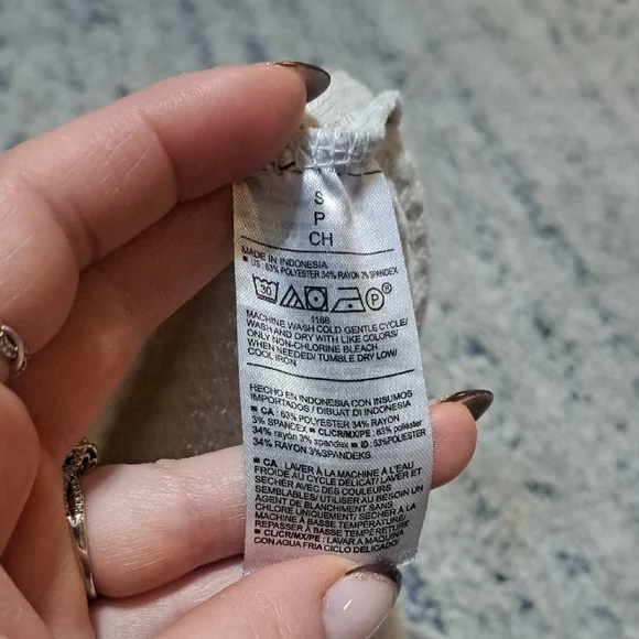 Old Navy Cream Ribbed Knit Top - Picture 4 of 4